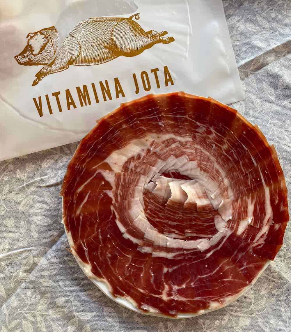 Jamón Colección Privada cortado a cuchillo mostrando veteado de grasa infiltrada