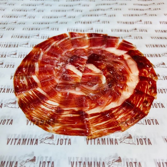 Detalle de lonchas de jamón ibérico de bellota 50% raza ibérica