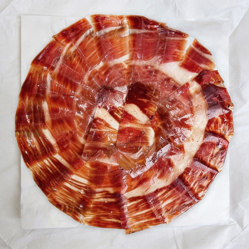 Sobre de jamón de Colección Privada cortado a cuchillo sobre papel